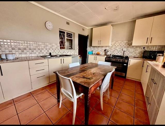 3 BEDROOM HOUSE FOR SALE IN VANDERBIJLPARK CW 5